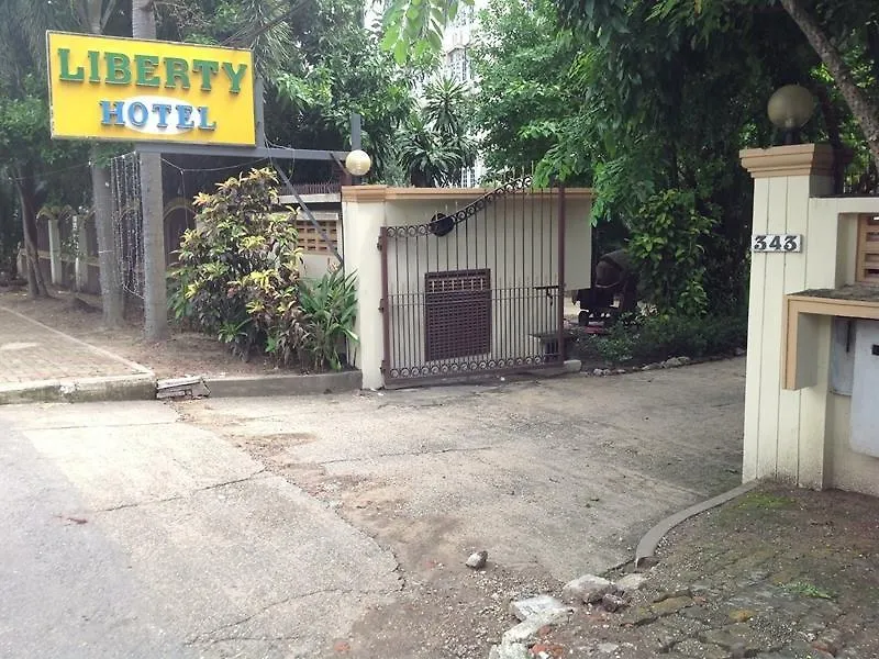Liberty Hotel Yangon 2*,